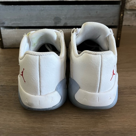 Air Jordan 11 CMFT low (GS) red and white in a size 5.5Y - Picture 2 of 4